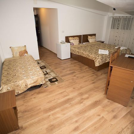 Hostel Ruxandra Focşani Eksteriør billede