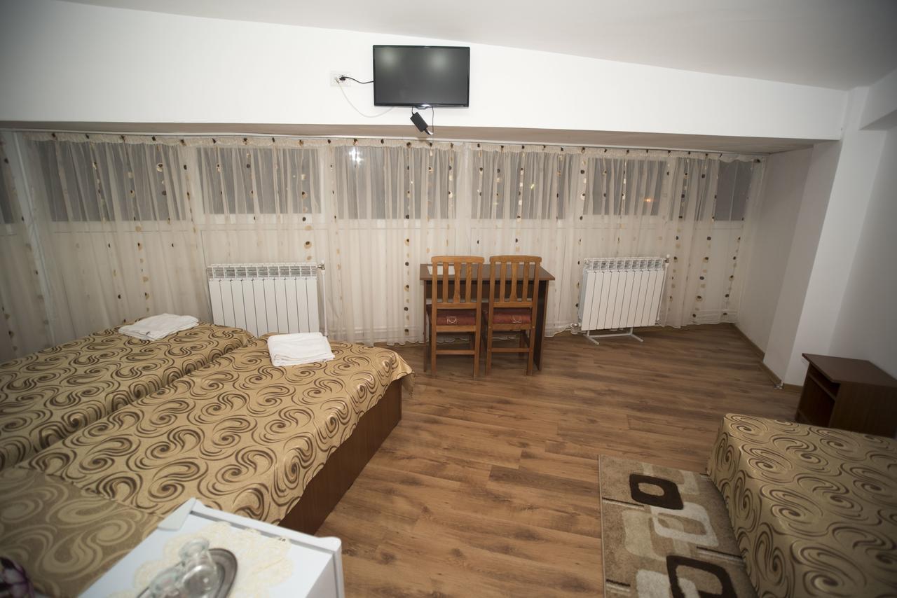 Hostel Ruxandra Focşani Eksteriør billede