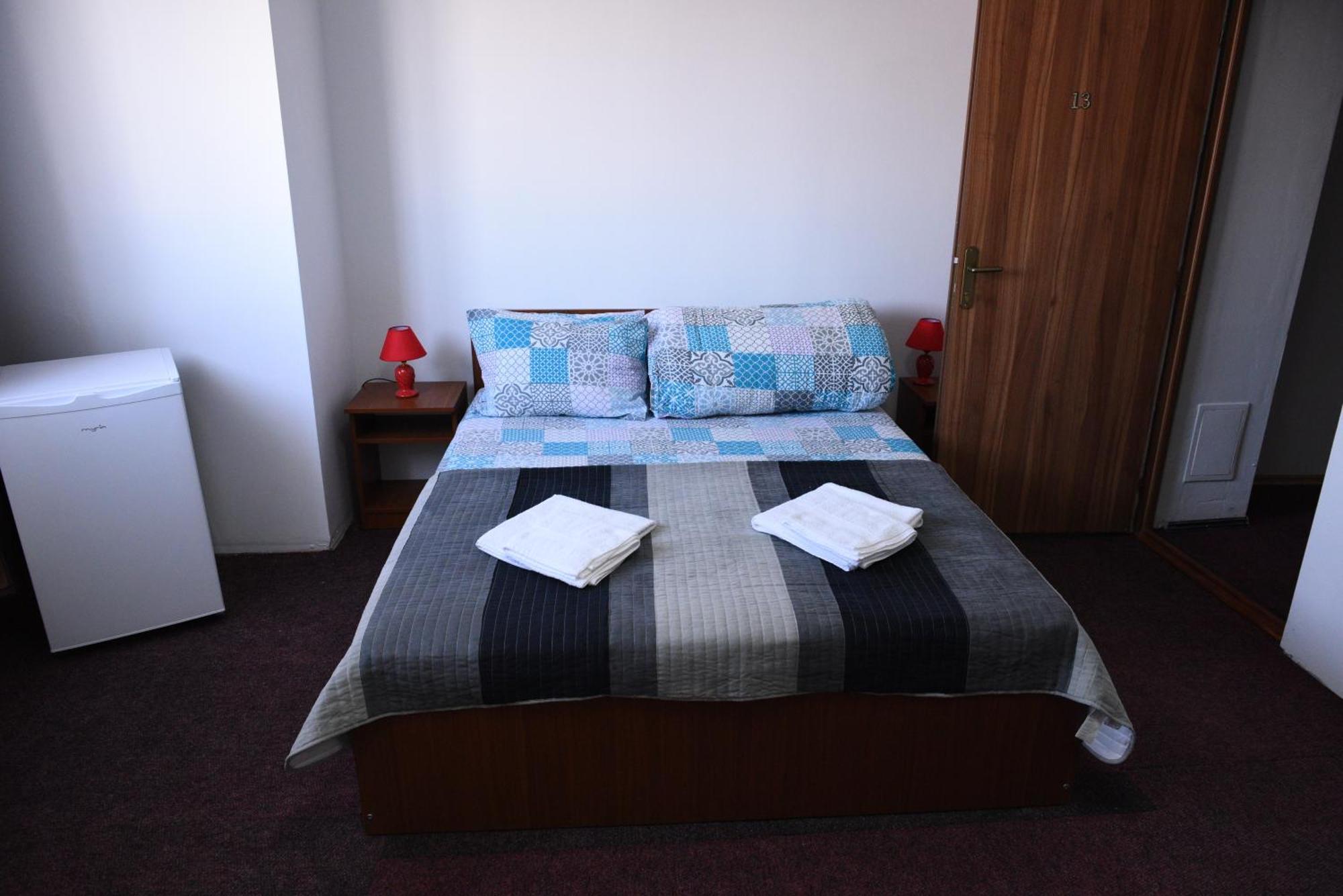 Hostel Ruxandra Focşani Eksteriør billede