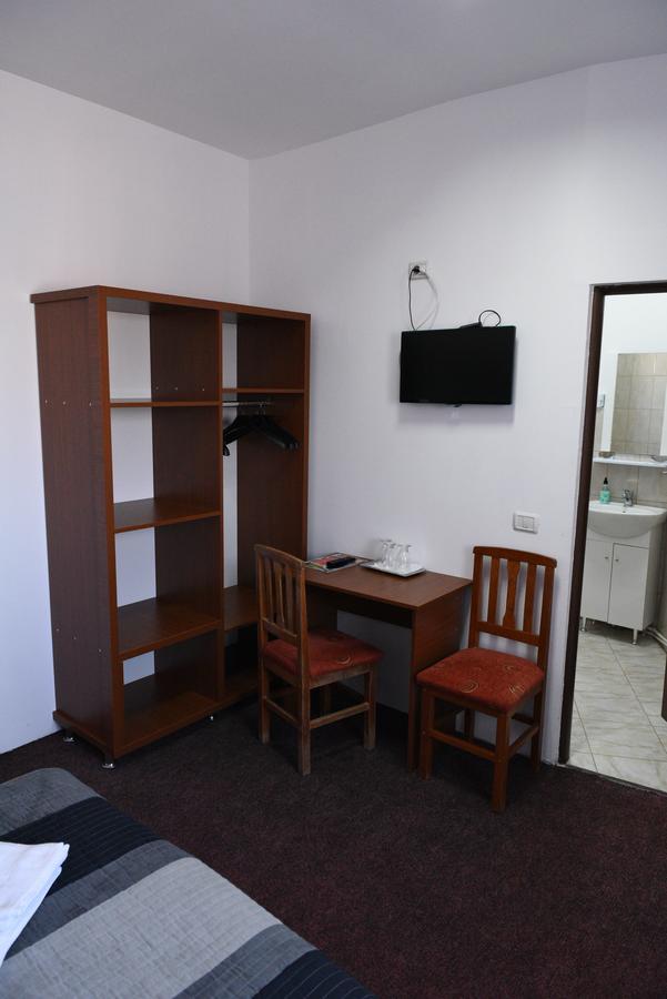 Hostel Ruxandra Focşani Eksteriør billede