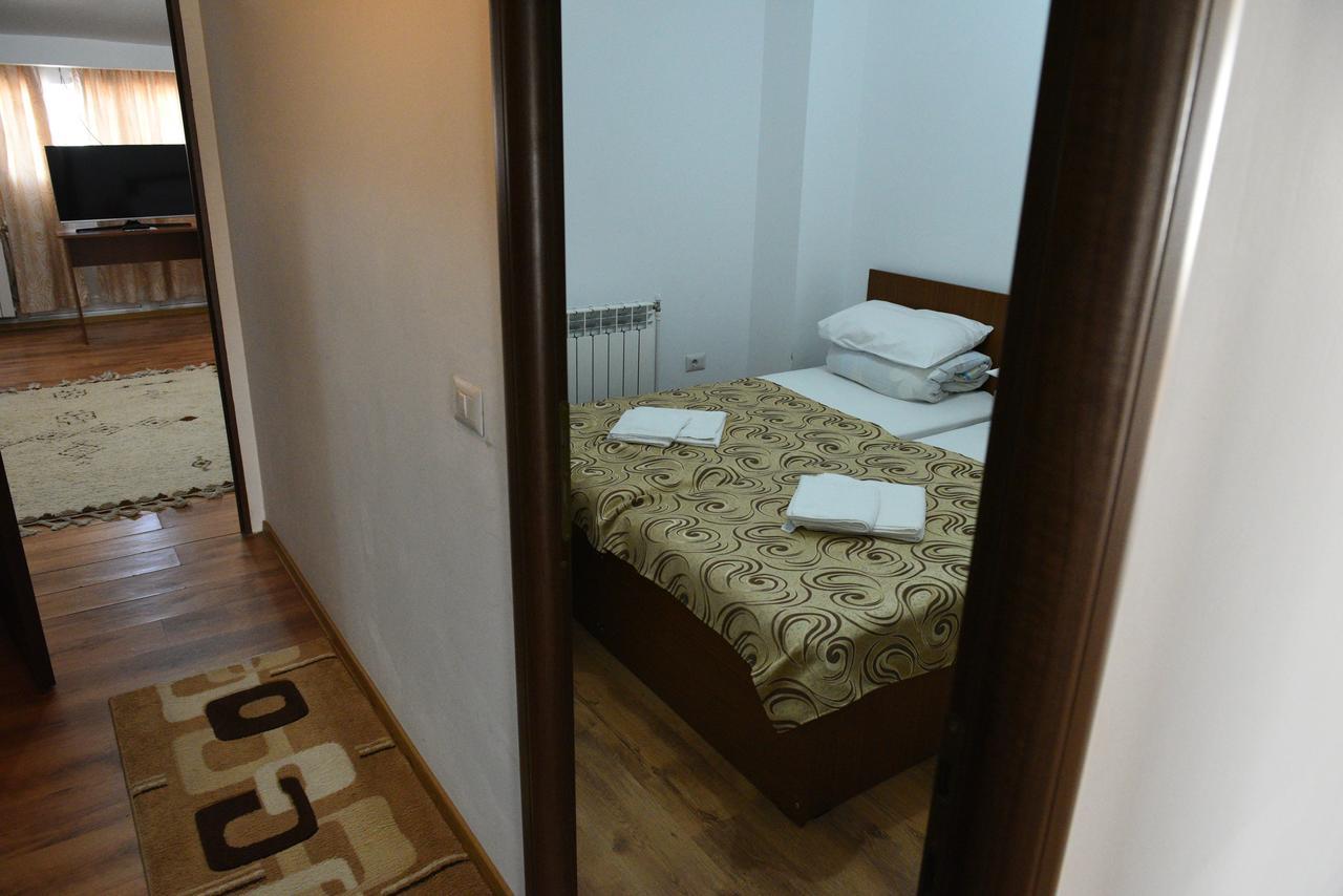 Hostel Ruxandra Focşani Eksteriør billede