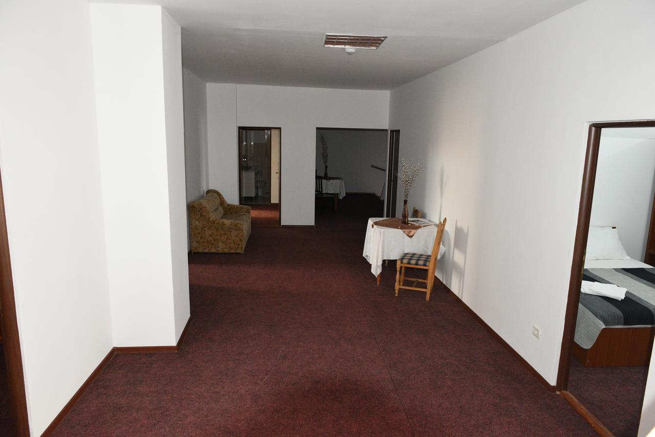 Hostel Ruxandra Focşani Eksteriør billede